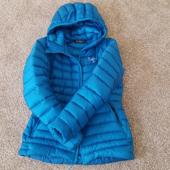 SOLD _ Arc'teryx Cerium Lt hoody - Picture 2 of 3